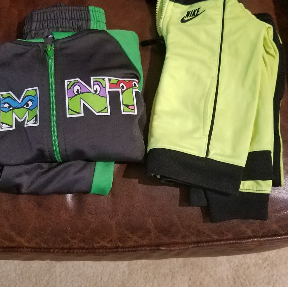 2T jogging suits